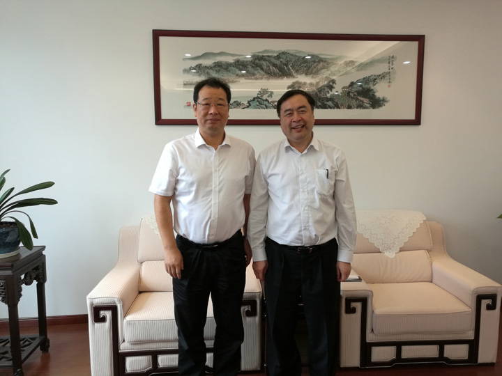 1-1趙振元同志與葉書(shū)記親切合影.jpg