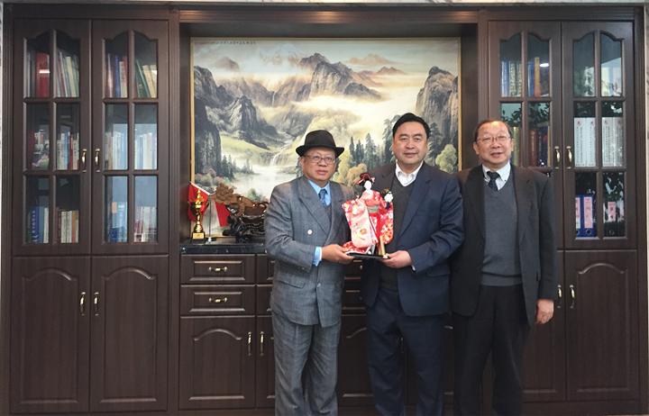趙振元與陳宗欣教授、蛯子晴夫總經(jīng)理親切合影.png