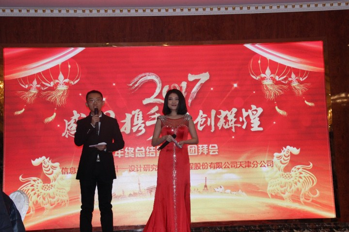 6-主持人與臺(tái)下觀眾互動(dòng)，氣氛活躍.jpg