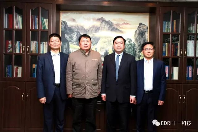 9-趙振元與叢亞東、王鵬程、劉成江在辦公室親切合影.webp.jpg