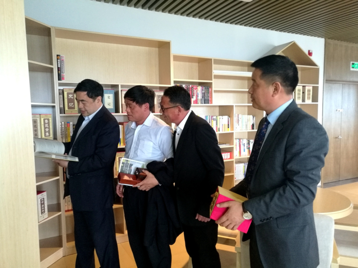 6-趙振元董事長參觀?；鶈T工文化中心.jpg