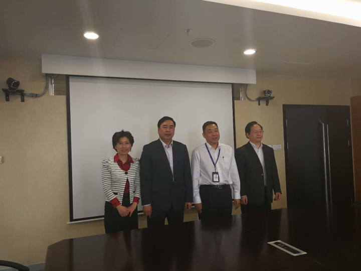 5-趙振元董事長、蔣玉梅副院長與祁寧春總經(jīng)理、吳世勇副總經(jīng)理親切合影.jpg