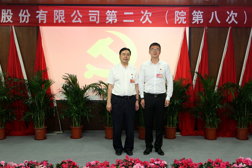 合影-趙振元書記與深圳分院黨支部參會黨代表合影.jpg